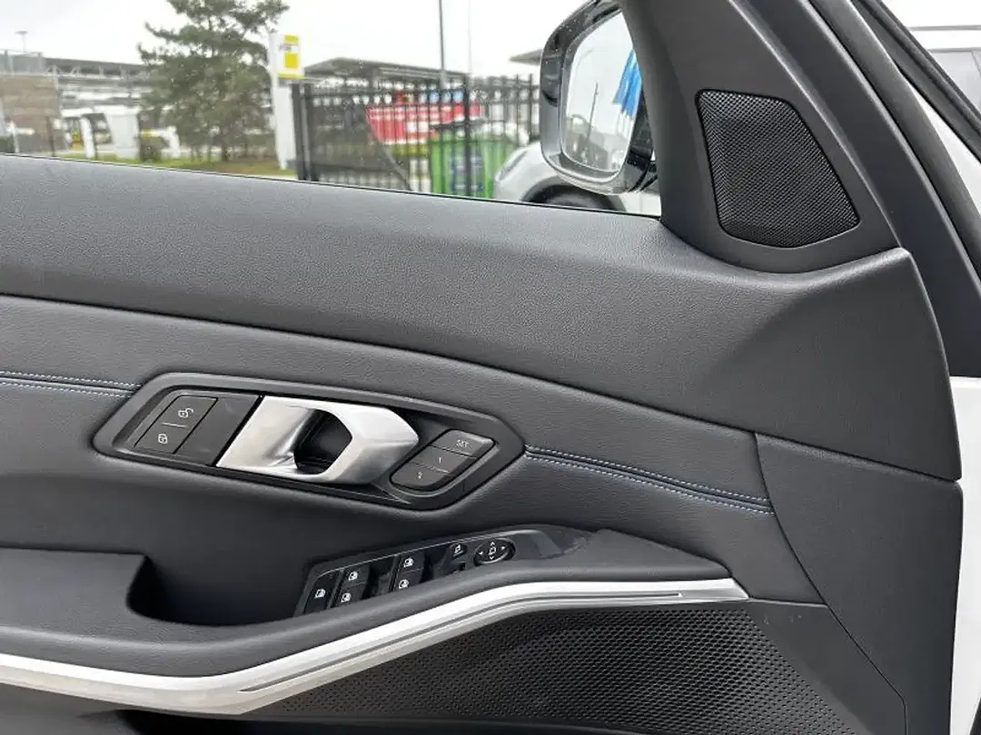 BMW 330 Touring - Thumbnail 11