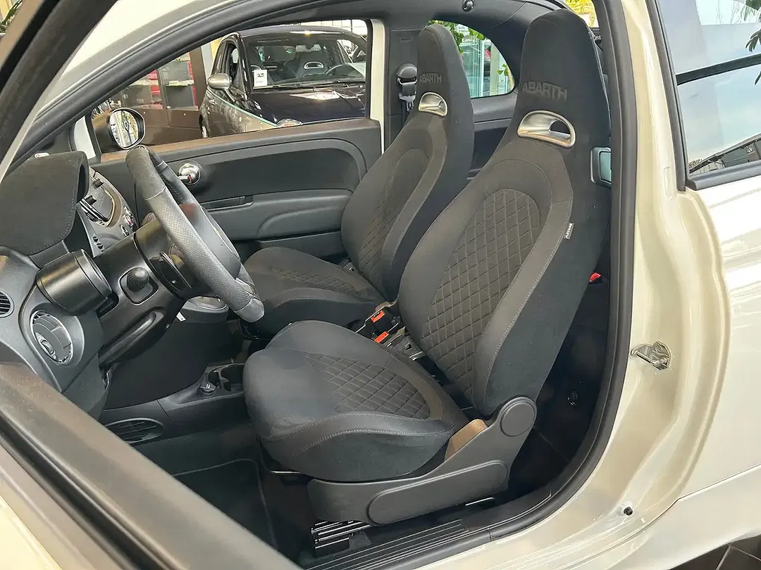 Abarth 695C 1.4 T-Jet - Thumbnail 11