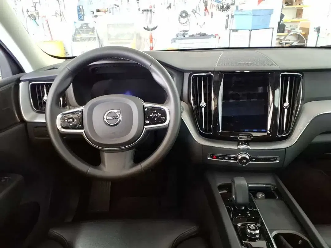 Volvo XC60 T6 PHEV AWD Inscription - Thumbnail 4
