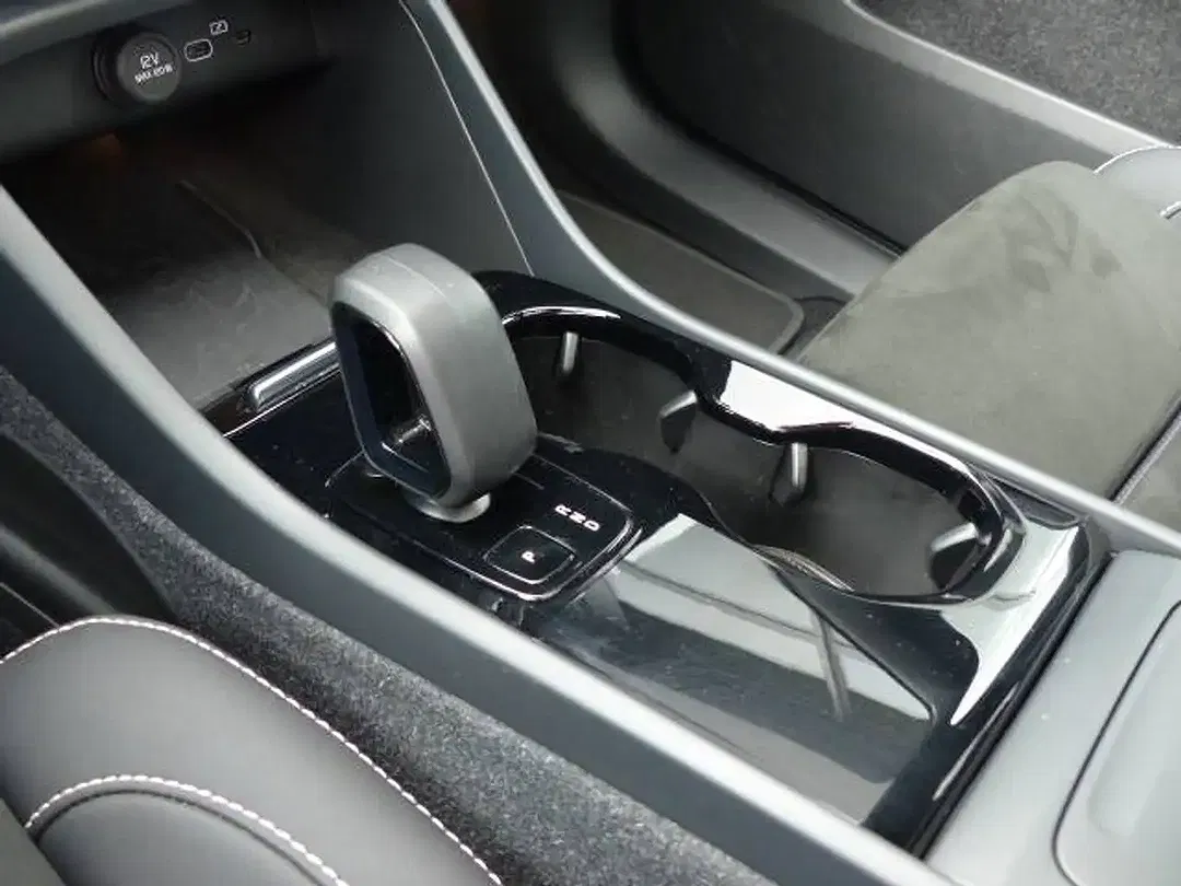 Volvo C40 Recharge Plus - Thumbnail 10
