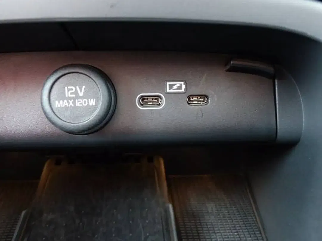 Volvo C40 Recharge Plus - Thumbnail 11