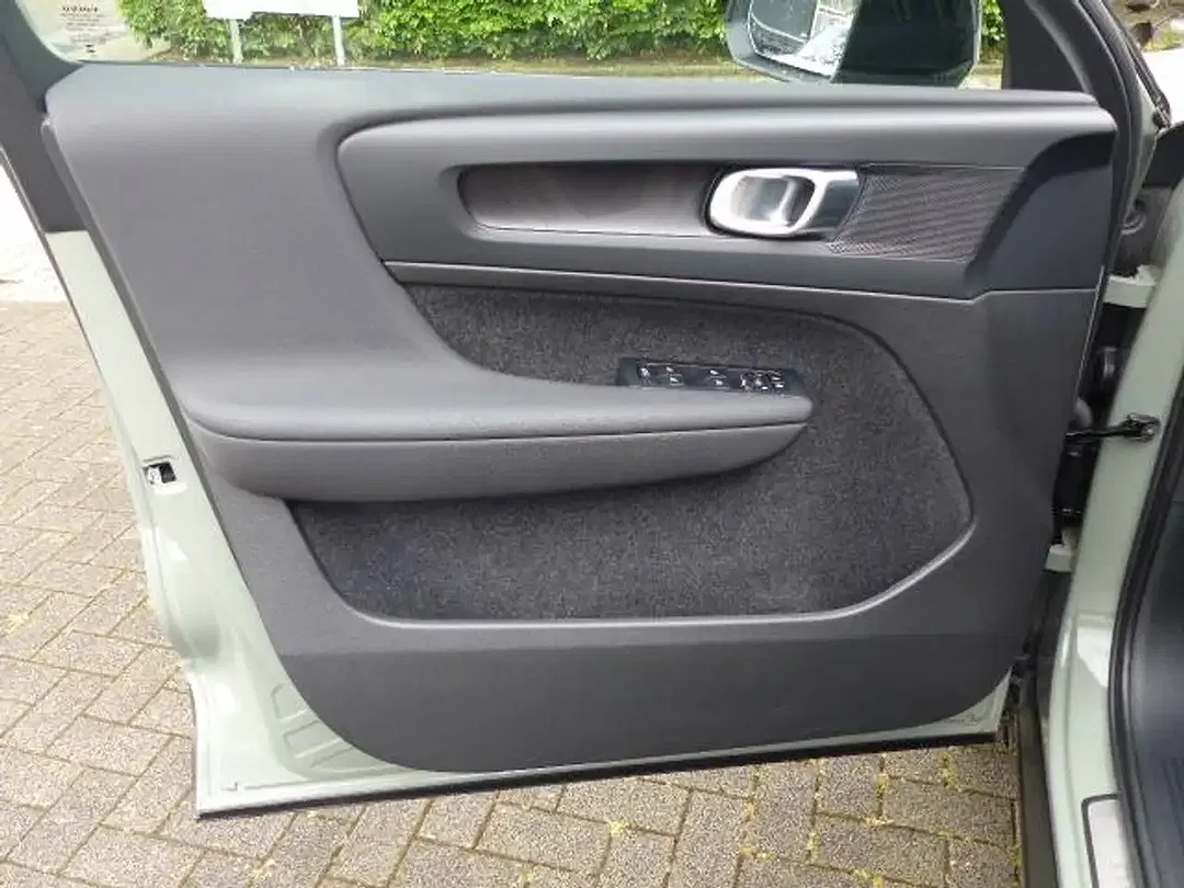 Volvo C40 Recharge Plus - Thumbnail 4