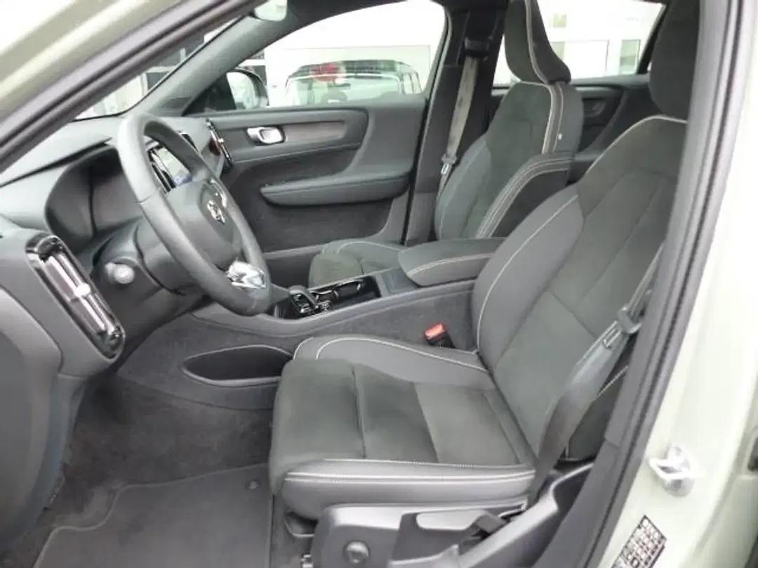 Volvo C40 Recharge Plus - Thumbnail 5