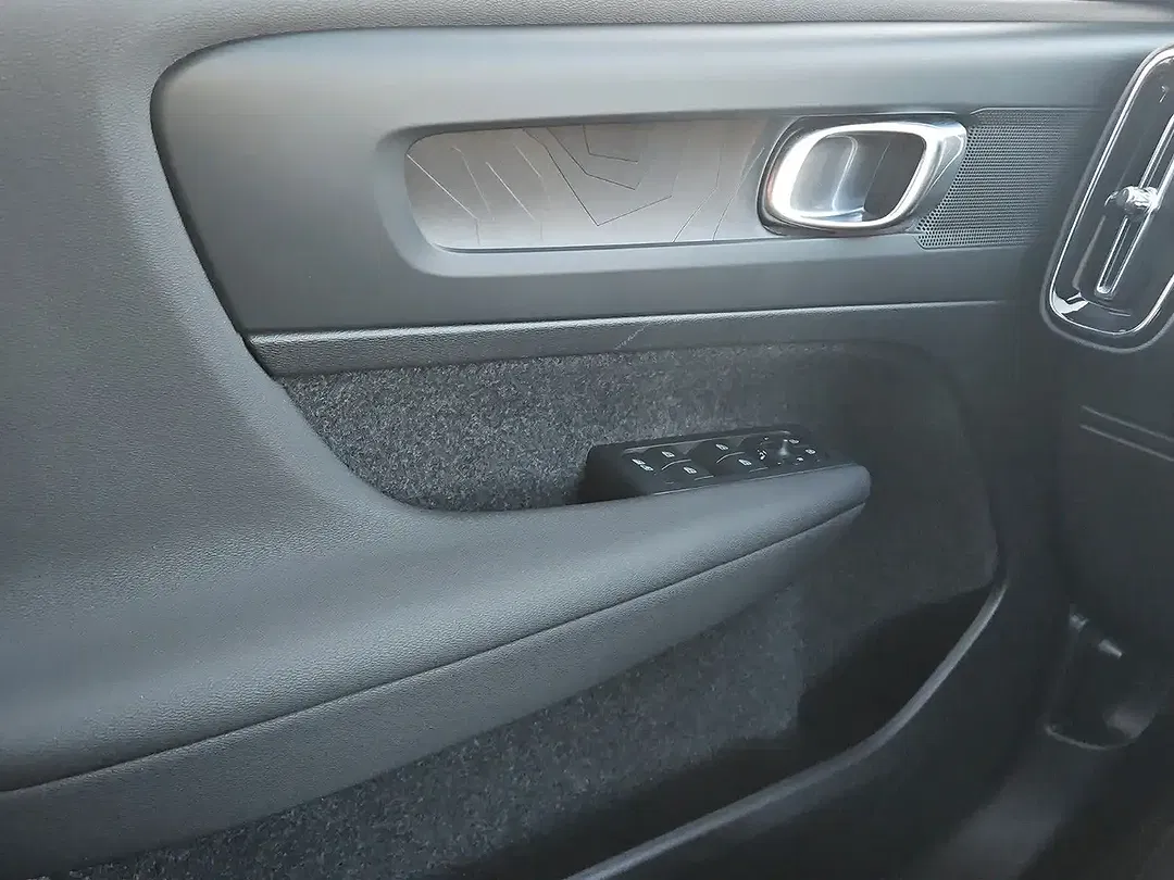 Volvo EX40 Plus - Thumbnail 13