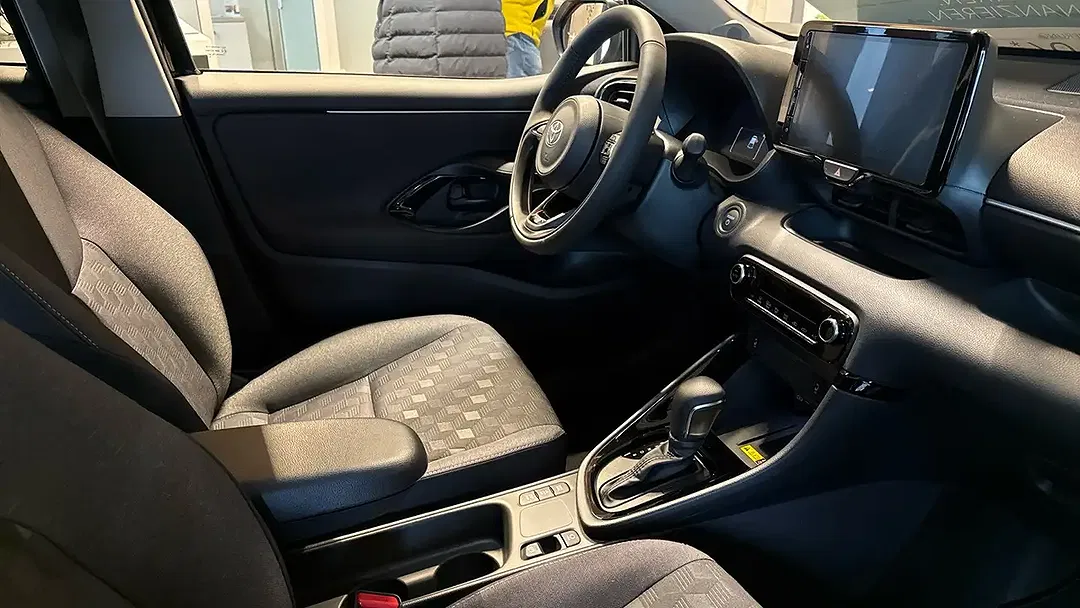 Toyota Yaris Hybrid - Thumbnail 6