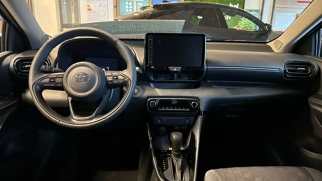 Toyota Yaris Hybrid - Thumbnail 8