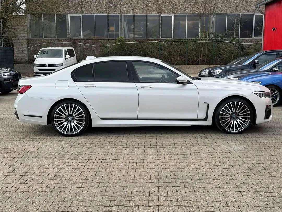 BMW 745 M Sport - Thumbnail 3