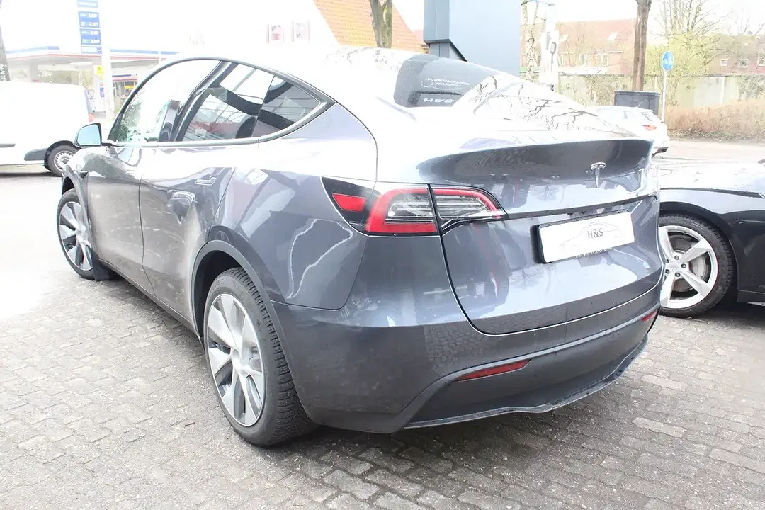 Tesla Model Y RWD - foto 2