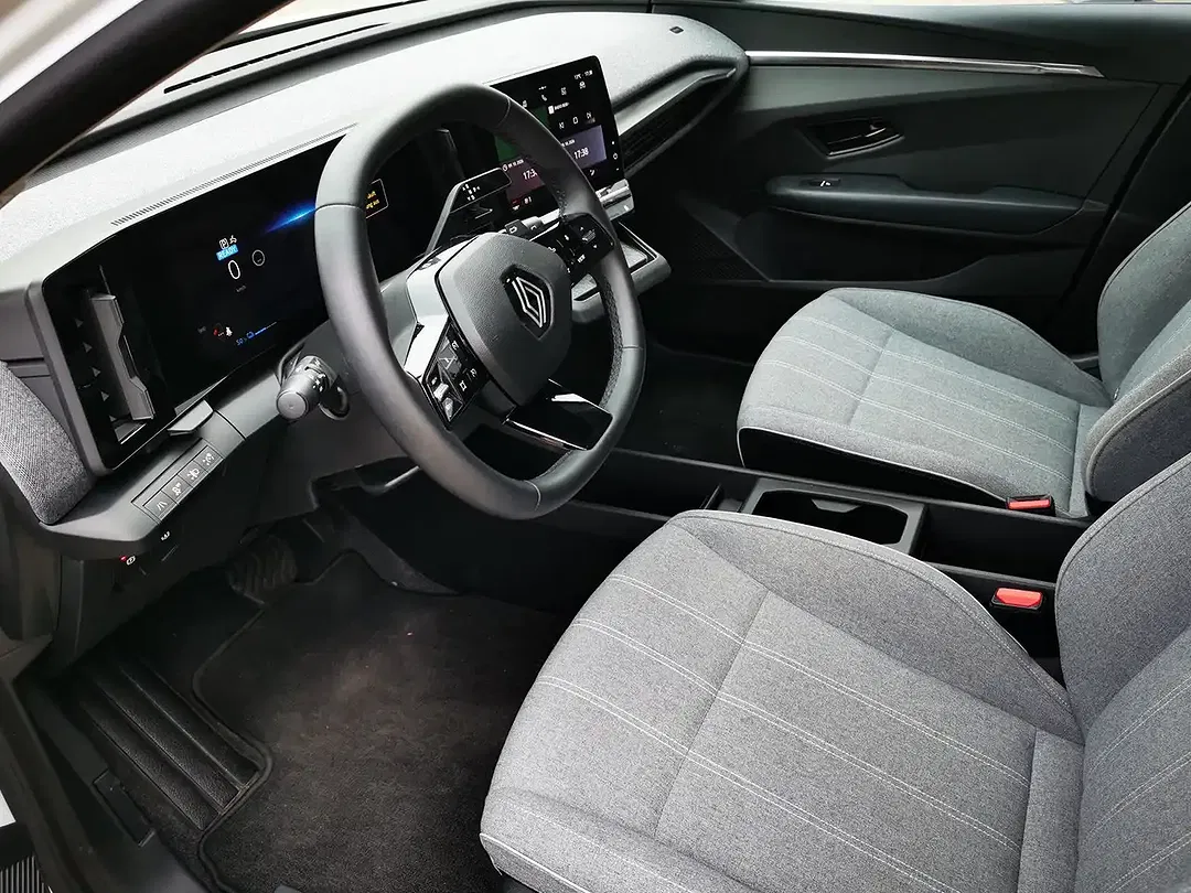 Renault Megane E-Tech Equilibre - Thumbnail 13