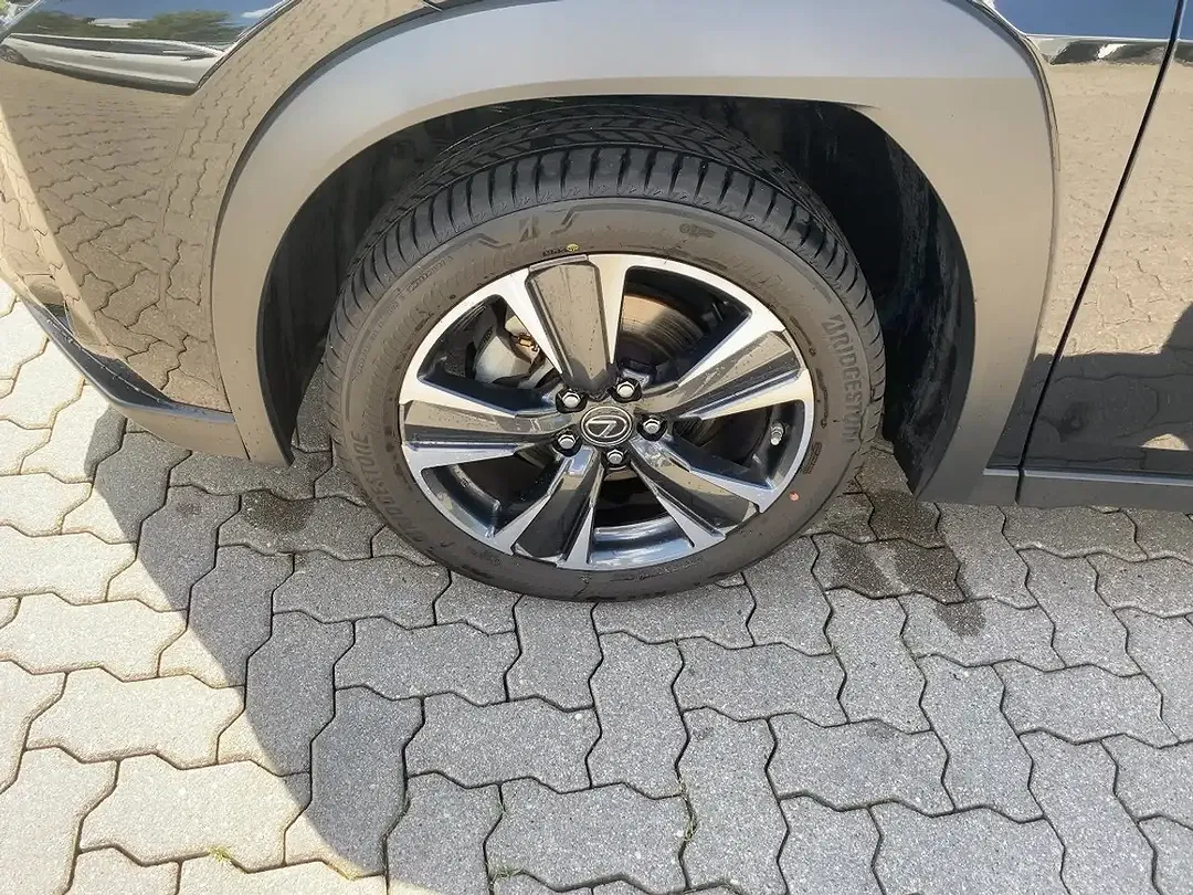 Lexus UX 250h Executive Line - Thumbnail 8