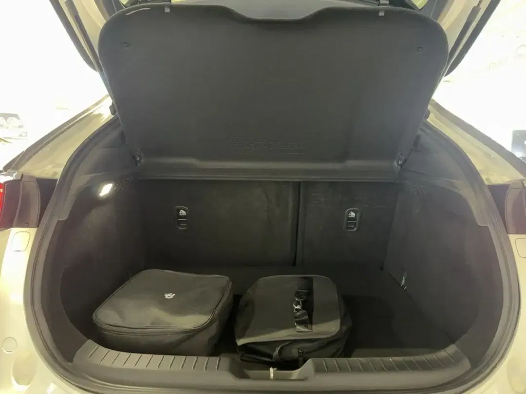 Mazda MX-30 - Thumbnail 8