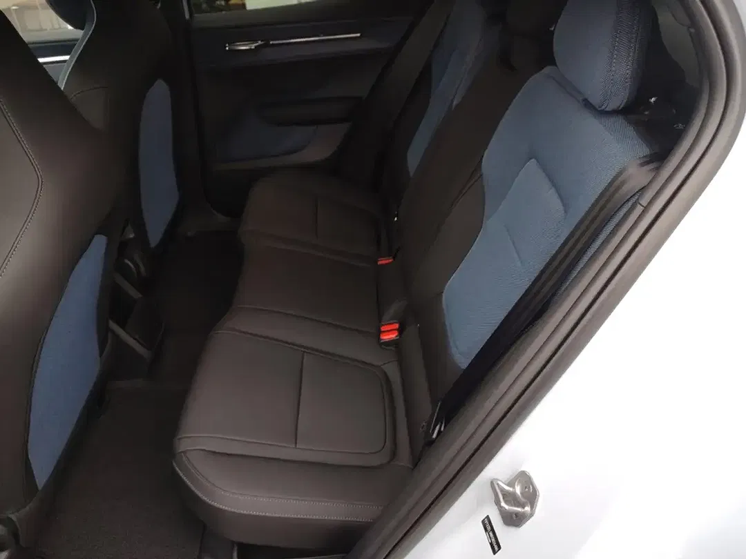 Volvo EX30 Plus - Thumbnail 11