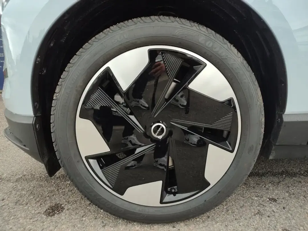 Volvo EX30 Plus - Thumbnail 3