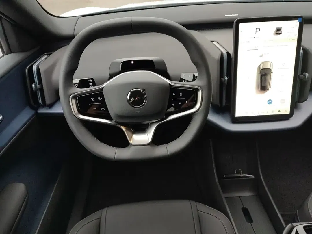 Volvo EX30 Plus - Thumbnail 9