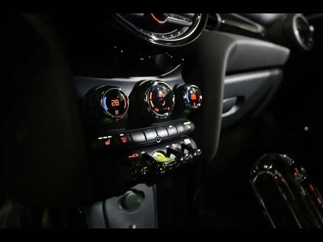 MINI Cooper SE - Thumbnail 12
