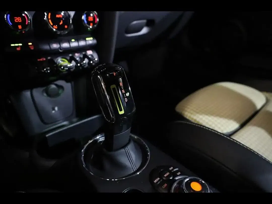 MINI Cooper SE - Thumbnail 13