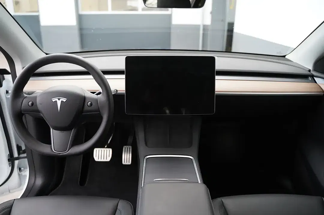 Tesla Model Y Performance - Thumbnail 11
