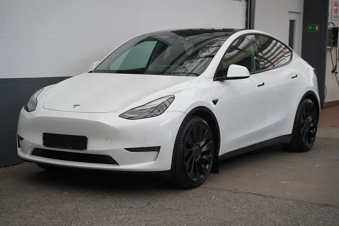 Tesla Model Y Performance - Thumbnail 2
