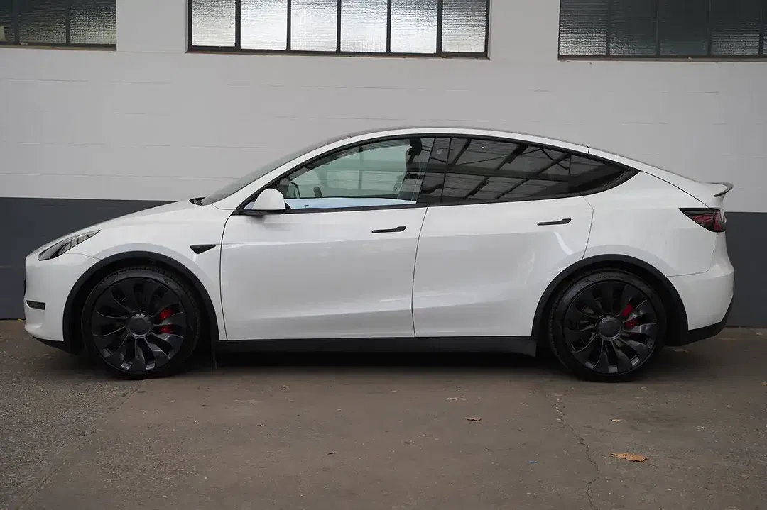 Tesla Model Y Performance - Thumbnail 3