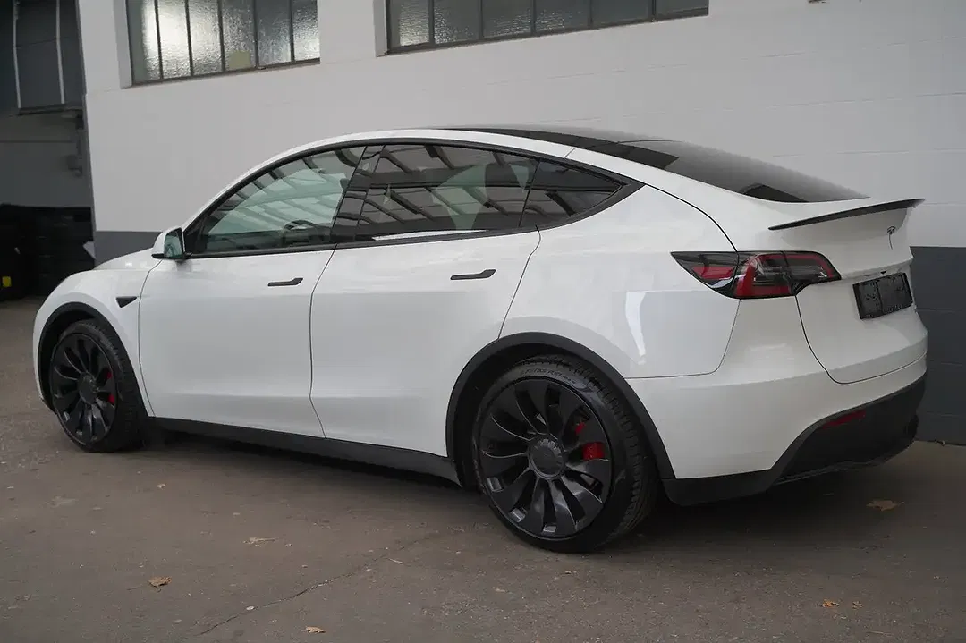 Tesla Model Y Performance - Thumbnail 4
