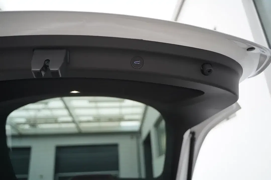 Tesla Model Y Performance - Thumbnail 8