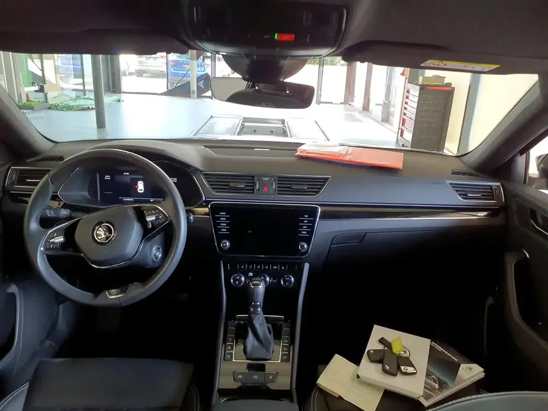Skoda Superb 2.0 TSI DSG 4x4 Combi L&K - Thumbnail 3