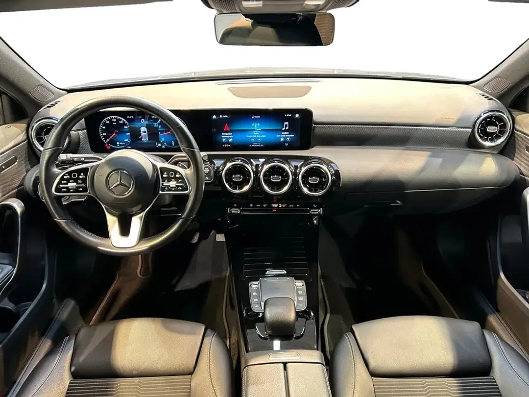 Mercedes-Benz A 180 AMG MBUX Progressive - foto 14