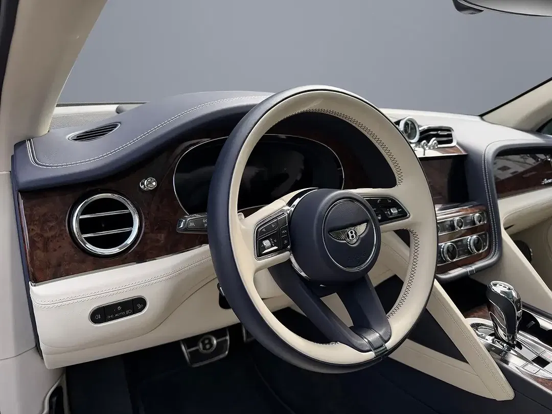 Bentley Bentayga Hybrid Azure - Thumbnail 11