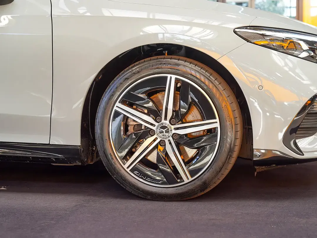 Mercedes-Benz CLA 250 EQ AMG Line Night - foto 2
