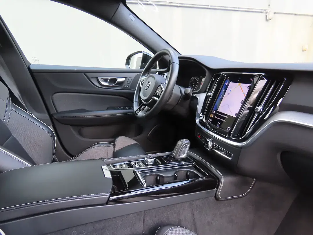 Volvo S60 T8 2.0 PHEV AWD Polestar Engineered R-Design - Thumbnail 4