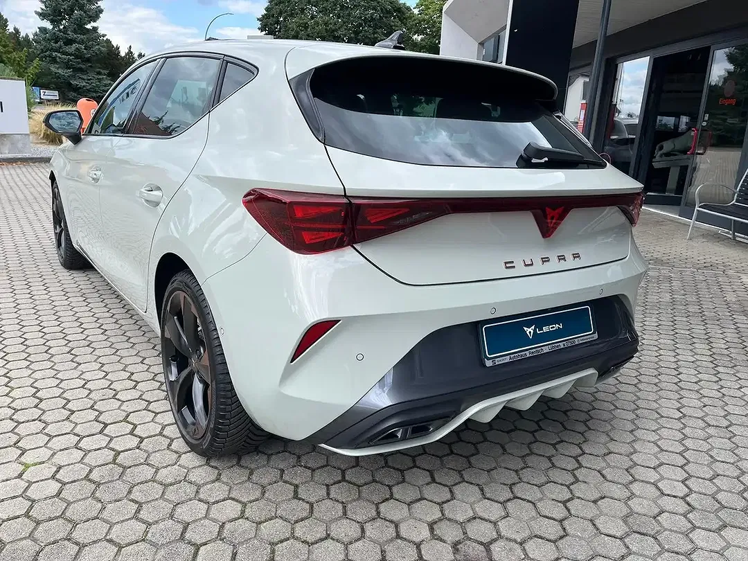 CUPRA Leon 1.5 eTSI DSG Matrix LED - Thumbnail 9