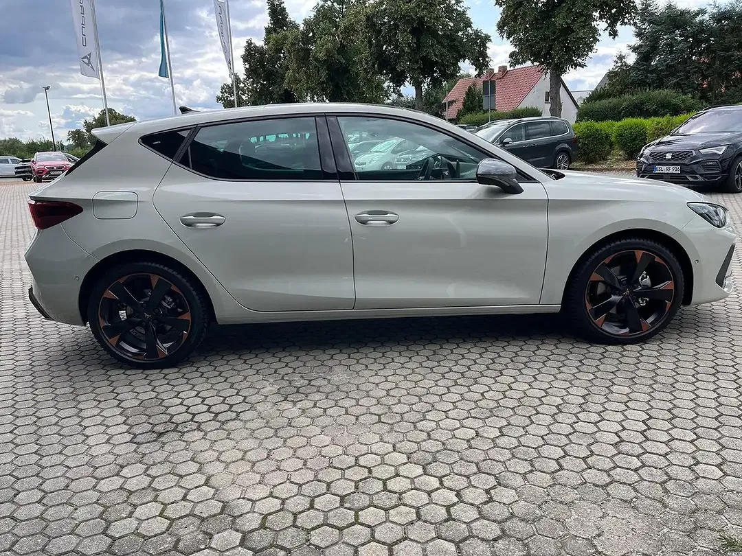 CUPRA Leon 1.5 eTSI DSG Matrix LED - Thumbnail 7