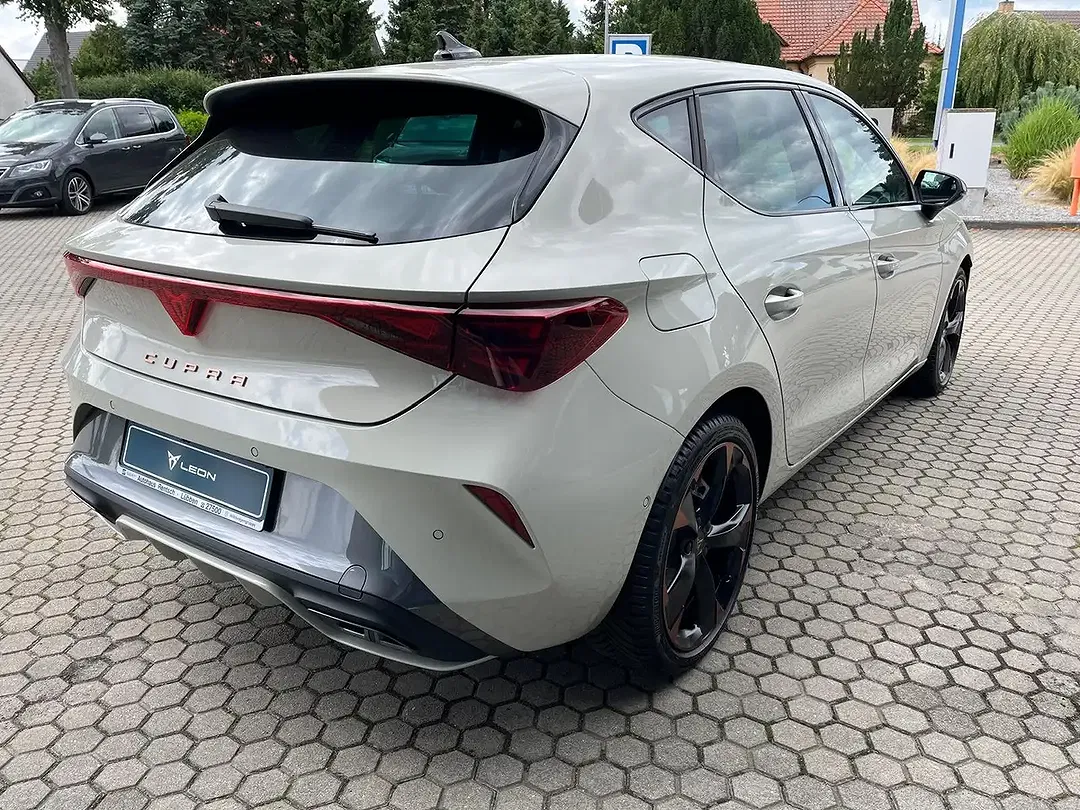 CUPRA Leon 1.5 eTSI DSG Matrix LED - Thumbnail 8