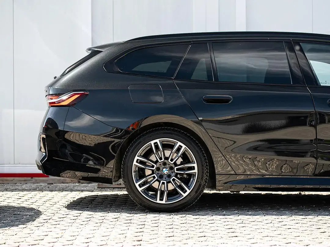 BMW 520 xDrive Touring M Sport - Thumbnail 7