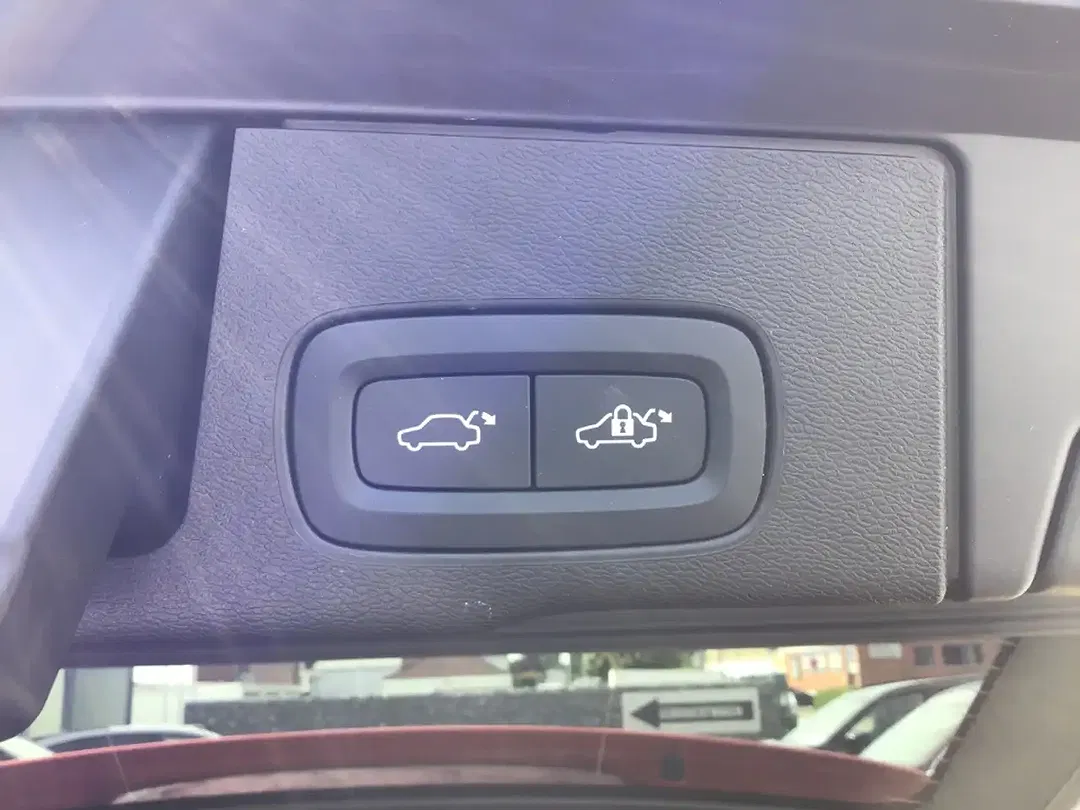 Volvo XC60 T8 AWD Ultimate Dark - Thumbnail 9