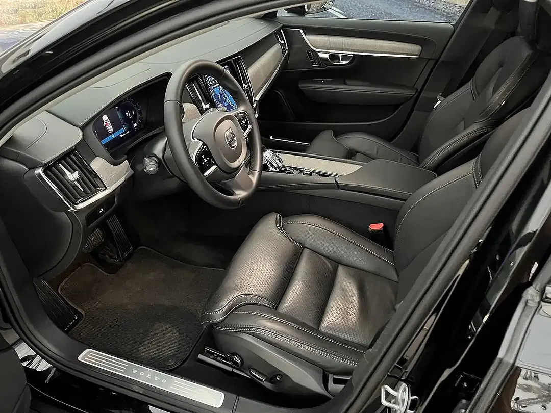 Volvo V90 Cross Country B5 AWD Plus - Thumbnail 5