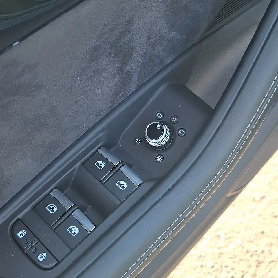 Audi RS4 - Thumbnail 12