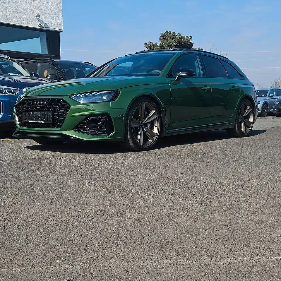 Audi RS4 - Thumbnail 3