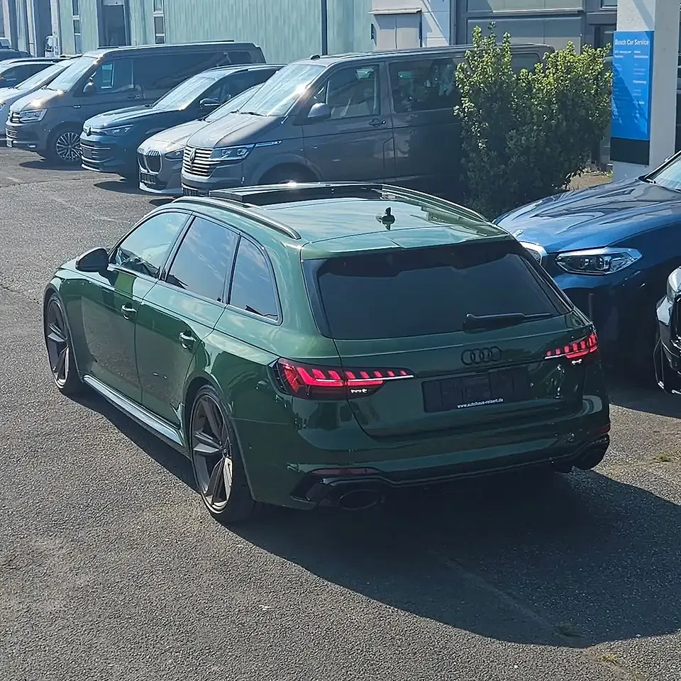 Audi RS4 - Thumbnail 6