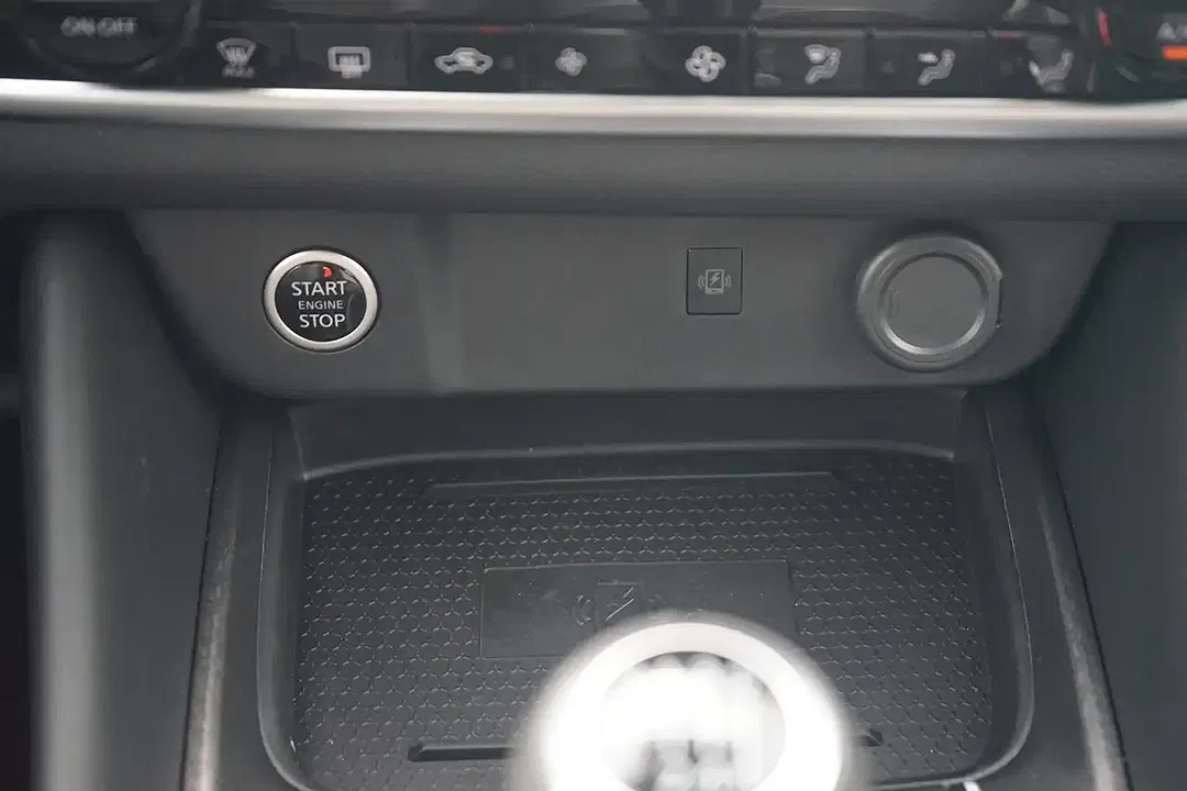 Nissan Qashqai 1.3 DIG-T N-Connecta - Thumbnail 12