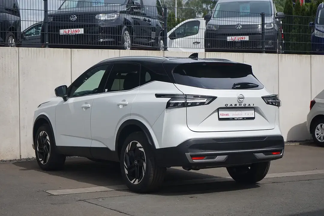 Nissan Qashqai 1.3 DIG-T N-Connecta - Thumbnail 2