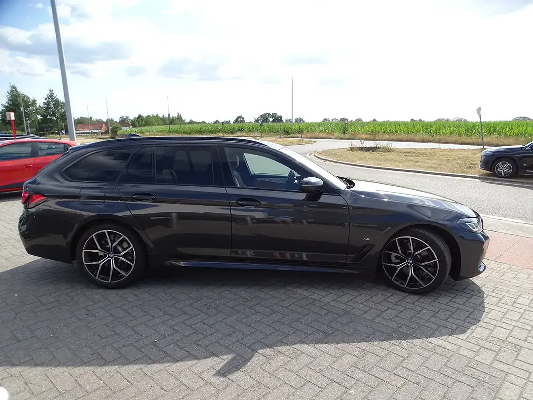BMW 520 MHEV Touring - Thumbnail 3