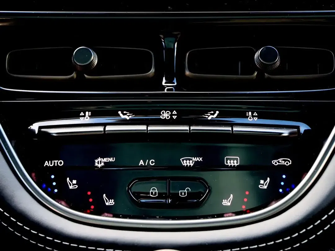 Aston Martin DBX 707 - Thumbnail 18