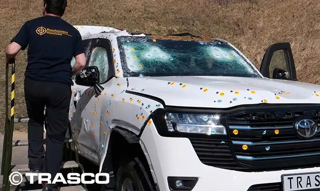 Toyota Land Cruiser - Thumbnail 11