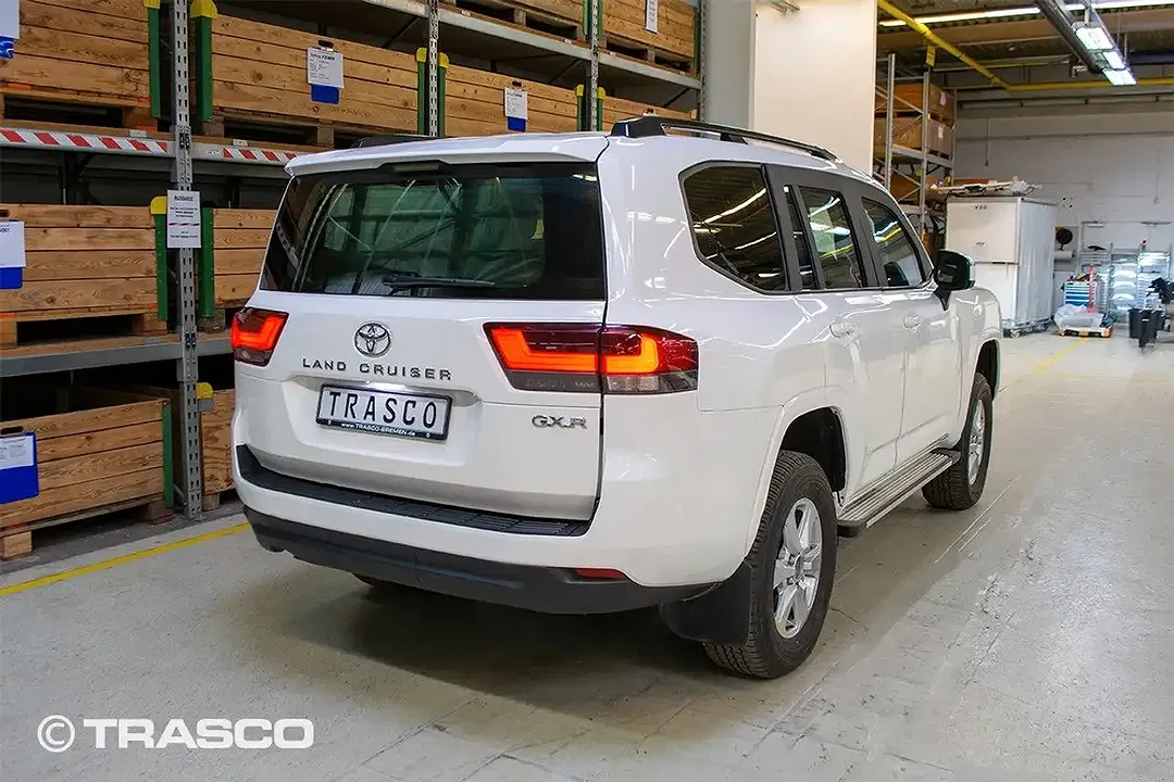 Toyota Land Cruiser - Thumbnail 3