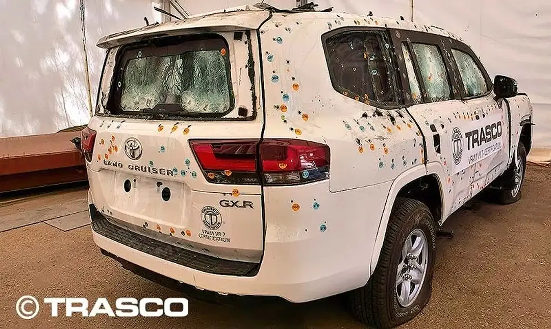 Toyota Land Cruiser - Thumbnail 4