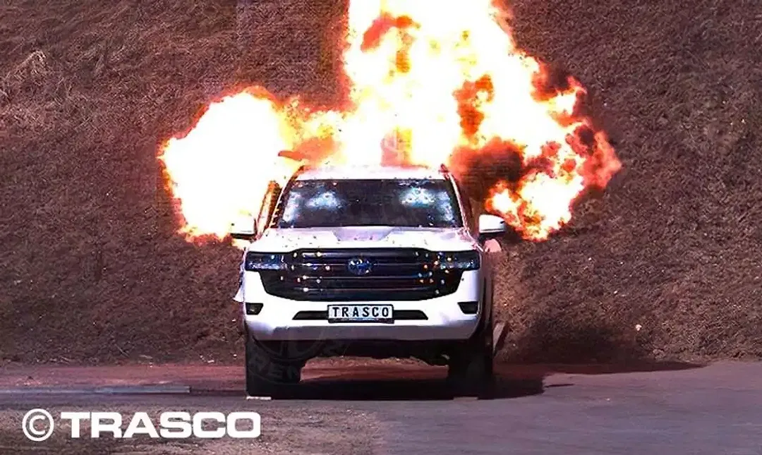 Toyota Land Cruiser - Thumbnail 8