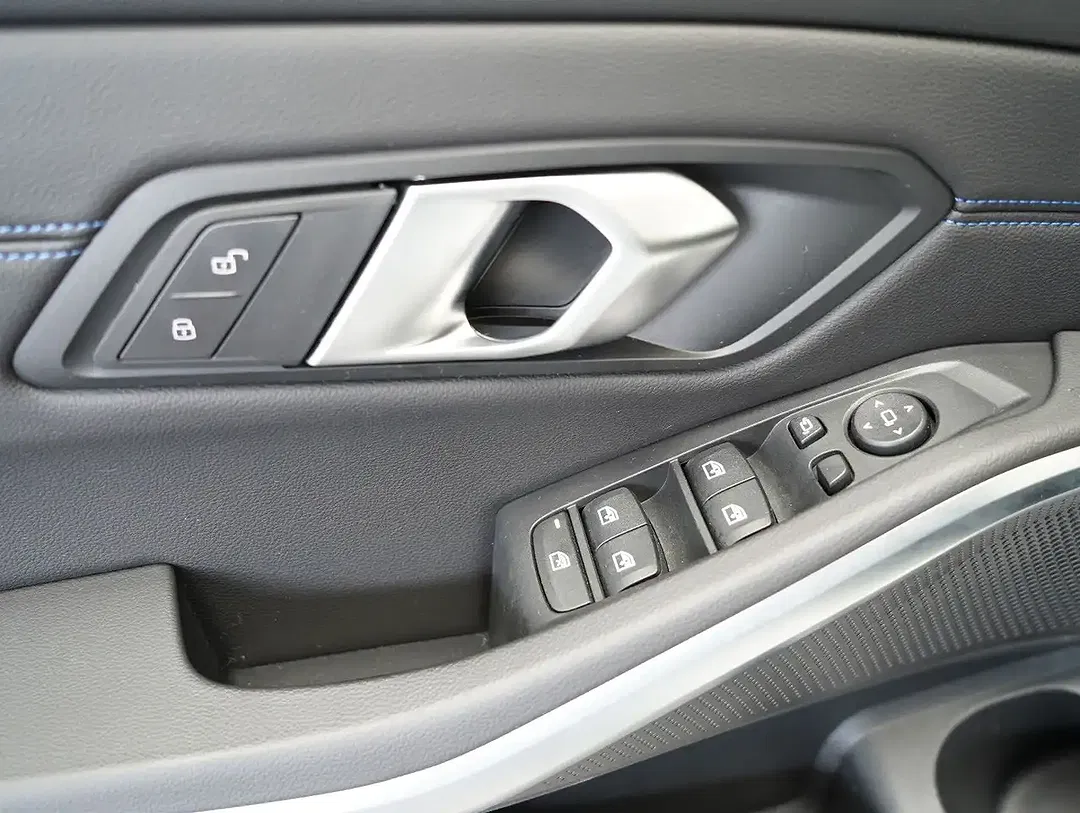 BMW 318 Touring M Sport Pro - Thumbnail 11