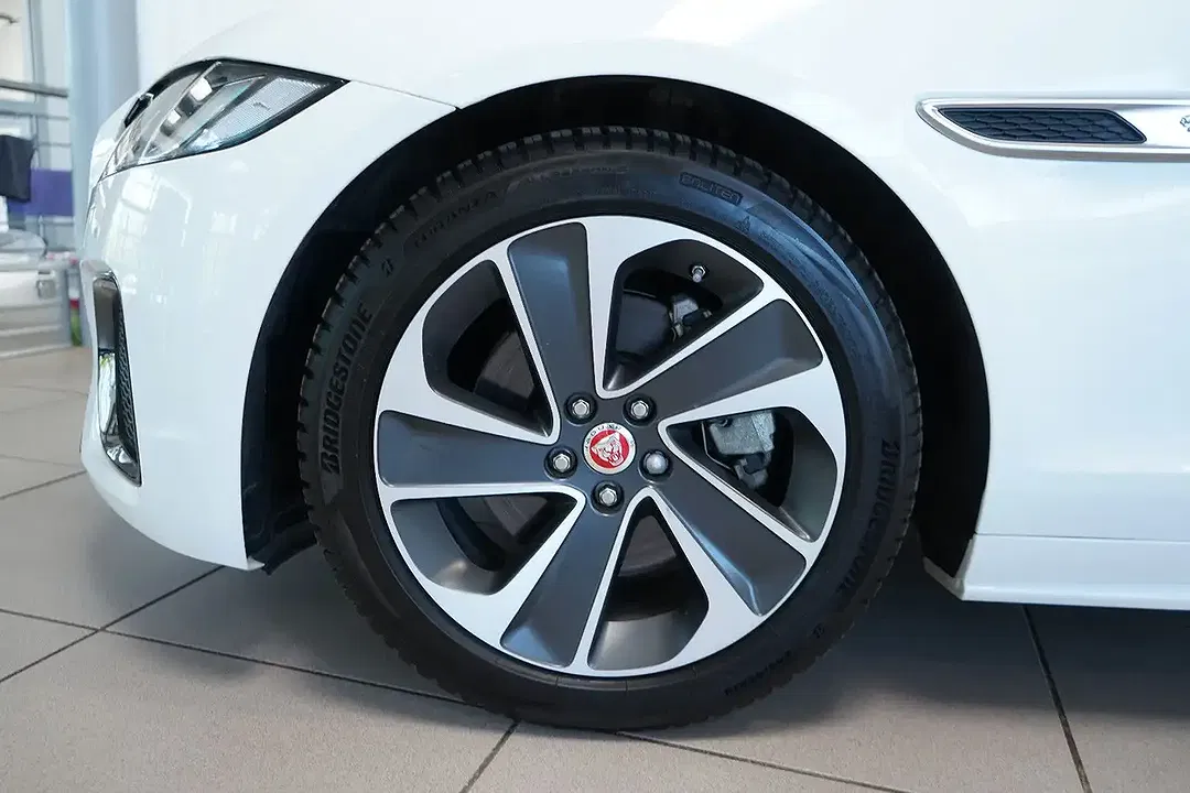 Jaguar XF D200 Sportbrake R-Dynamic - Thumbnail 8