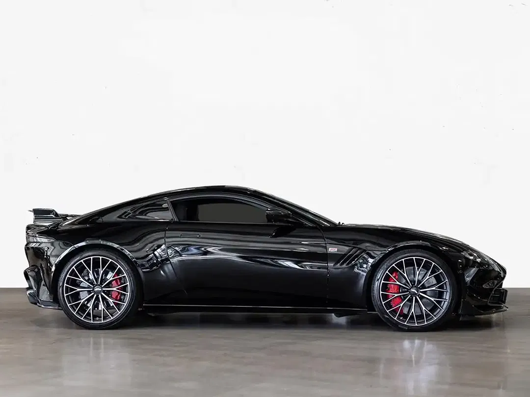 Aston Martin Vantage V8 Coupe - Thumbnail 14